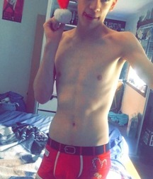 shirtless boys 5c556c279db60.jpg