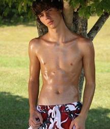 shirtless boys 5c556c9cc7e9c.jpg