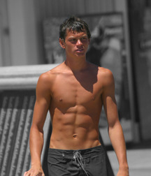 shirtless boys 5c556ec494eff.jpg
