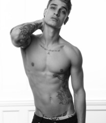 shirtless boys 5c56ae07e1685.jpg