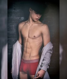 shirtless boys 5c57245e55d4b.jpg