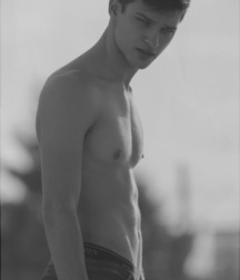 shirtless boys 5c59e4f6ccfb2.jpg