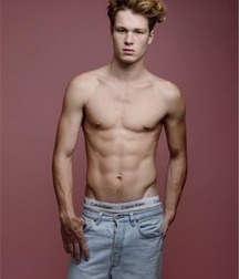 shirtless boys 5c59e524c6e04.jpg