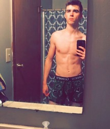 shirtless boys 5c59e59711f80.jpg
