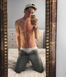 shirtless boys 5c61908be55f1.jpg