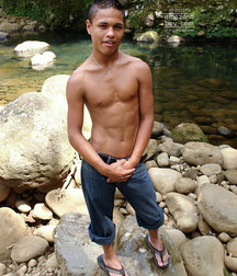 shirtless boys 5c61925c1dd4c.jpg