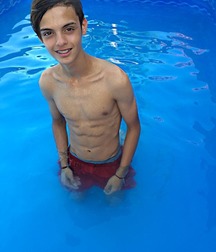 shirtless boys 5c643b4f7b181.jpg