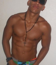 shirtless boys 5c643c239072f.jpg