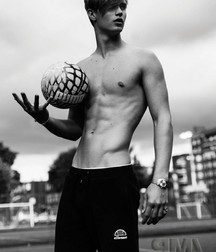 shirtless boys 5c653f75117c7.jpg
