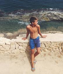 shirtless boys 5c67d58c38e3f.jpg