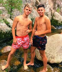 shirtless boys 5c6e9f6c277ef.jpg