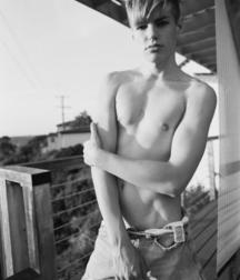 shirtless boys 5c6ea080b6204.jpg