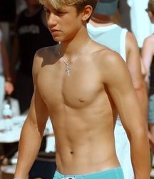 shirtless boys 5c6ea0ed9b17f.jpg