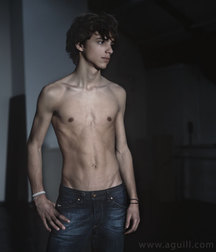 shirtless boys 5c6ea247ac94c.jpg