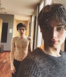 shirtless boys 5c6ea27964677.jpg