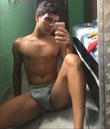 shirtless boys 5c71022d153f1.jpg