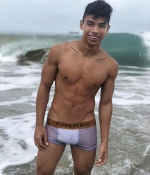 shirtless boys 5c71023366420.jpg