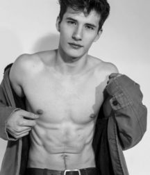 shirtless boys 5c710452eb65a.jpg