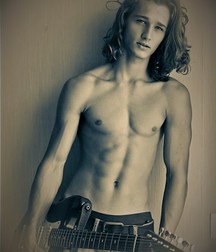 shirtless boys 5c710742ec4aa.jpg