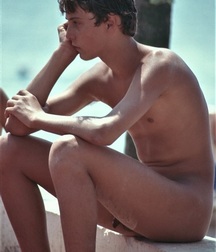 boys nude 5c7248f88b606.jpg