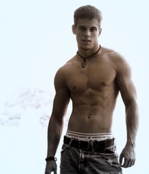 Hunks 5c72500a8338c.jpg