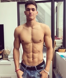 Hunks 5c72503e713ae.jpg
