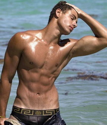 Hunks 5c725090e6178.jpg