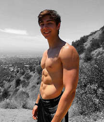 Hunks 5c7251f84d36b.jpg