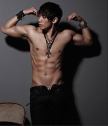 shirtless boys 5c796db58e582.jpg