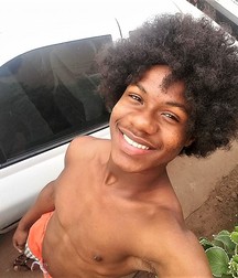 shirtless boys 5c796f2d9d274.jpg
