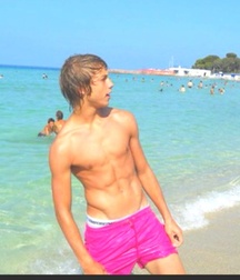 shirtless boys 5c7a27c0198bf.jpg