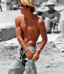 shirtless boys 5c7b935c9f53f.jpg