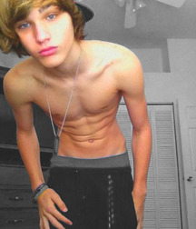 shirtless boys 5c7b94121a607.jpg