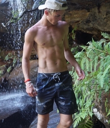 shirtless boys 5c813ca7701b3.jpg