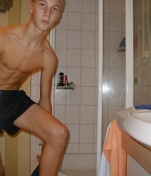 shirtless boys 5c93393fab28d.jpg