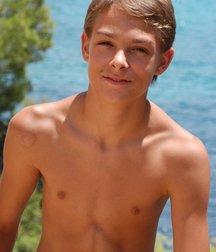 shirtless boys 5c933994b4ab7.jpg