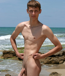 boys nude 5c93cf9008464.jpg