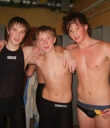 shirtless boys 5c93f119e580e.jpg