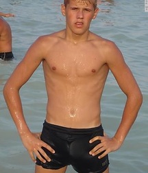 shirtless boys 5c9733db9c349.jpg
