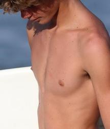 shirtless boys 5cc71303ddab2.jpg