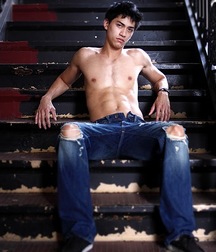 shirtless boys 5ccb132198993.jpg