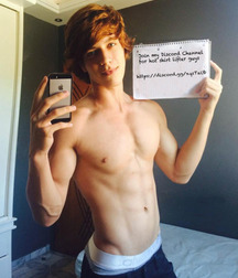 shirtless boys 5cd59ad121e3b.jpg