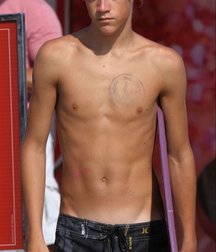 shirtless boys 5cd989fded87b.jpg