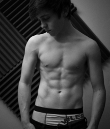 shirtless boys 5cdeec745213b.jpg