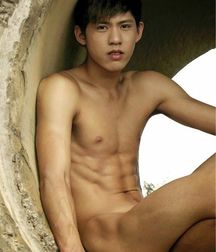 boys nude 5cdf15e465da5.jpg