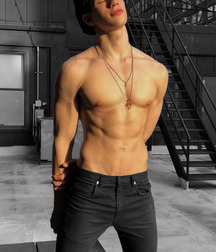 shirtless boys 5ce2ab289d138.jpg