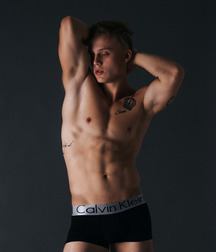 shirtless boys 5ce447704d2d9.jpg