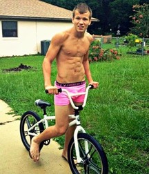 shirtless boys 5ce66e388749b.jpg