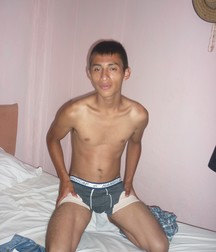 shirtless boys 5ce66ee8217ad.jpg