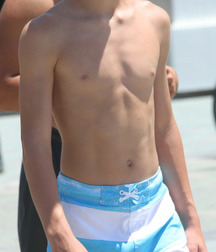 shirtless boys 5cefbce44400c.jpg